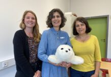 Lesefreude mit Robbe in Seelze: Bibliothek startet Projekt Lesefreude mit Robbe in Seelze: Die Stadtbibliothek fördert mit Therapierobbe „Paro“ gezielt Kinder aus vier Schulen