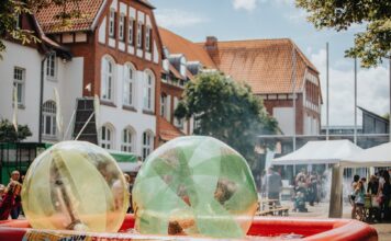 School's out-Party in Seelze startet am Donnerstag, 2. Juli, auf dem Rathausplatz mit kostenlosen Aktionen für Kinder und Familien