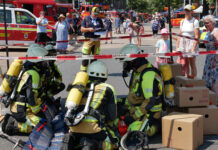 Rund 1000 Besucher kamen am 27. Juni 2026 bei Blaulichtmeile in Seelze zur Jubiläumsfeier der Ortsfeuerwehr an der Hannoverschen Straße