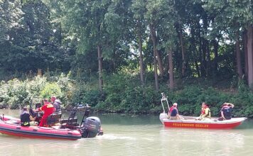 Großangelegte Personensuche am Seitenkanal in Seelze an der Brücke Göxer Landstraße Große Suchaktion am Seitenkanal in Seelze: Am Montagmittag suchten Feuerwehr, Taucher und Rettungsdienst nach einer Person