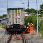 Gefahrguteinsatz in Seelze auf dem Rangierbahnhof – Feuerwehr und THW sichern Ladeeinheit Feuerwehr und THW sicherten beim Gefahrguteinsatz in Seelze am 04.07.2026 eine beschädigte Ladeeinheit auf dem Rangierbahnhof