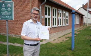 Förderung für Umbau in Almhorst – Grundschule wird neues Dorfgemeinschaftshaus Die Stadt Seelze erhält am 01.07.2026 Förderung für Umbau in Almhorst: Aus der alten Schule soll ein Dorfgemeinschaftshaus werden