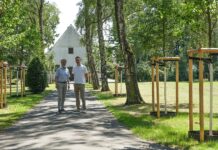 Seelze: 420.000 Euro für mehr Grün auf Friedhöfen In Seelze pflanzt die Stadt mit 420.000 Euro Fördermittel mehr als 230 Bäume auf Friedhöfen und stärkt so Klimaresilienz und Artenvielfalt