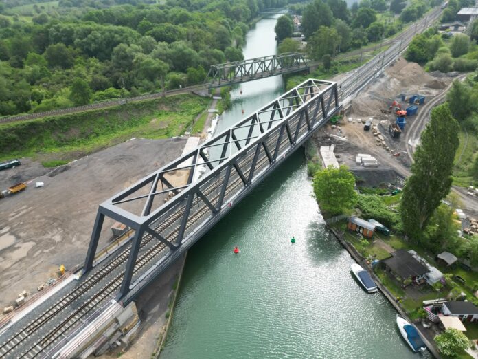 Weiter gesperrt: Betriebsweg am Stichkanal bis September Bei Letter bleibt die Sperrung bis Ende September, weil die Deutsche Bahn die Eisenbahnbrücke am Stichkanal weiter erneuert
