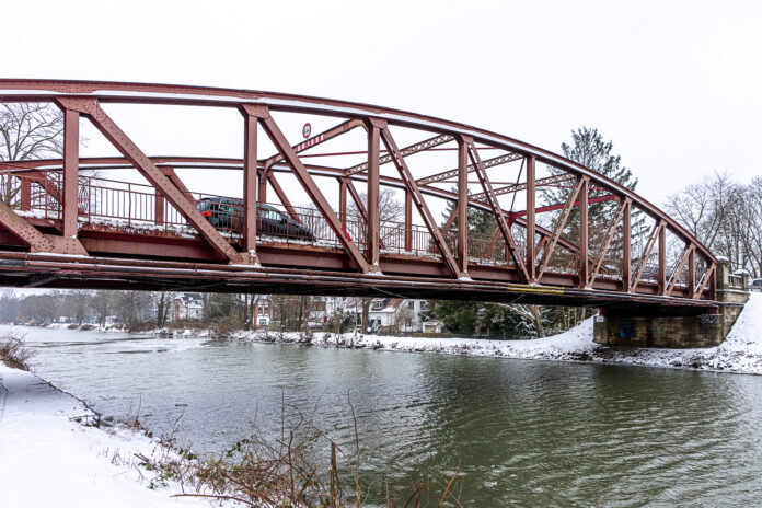 Wie schon im Winter: Der Verkehr rollt wieder über die Kanalbrücke an der Göxer Landstraße. Die Kanalbrücke in Seelze ist nach Sanierung wieder frei: Am Donnerstag hob das Amt die Sperrung an der Göxer Landstraße auf