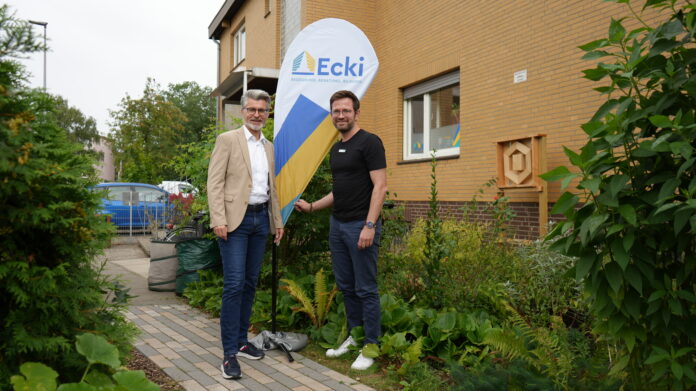 Gemeinsam für das MitmachQuartier: Bürgermeister Alexander Masthoff (links) und Koordinator Philipp Peters freuen sich über die zugesagte Fördersumme von bis zu 160.000 Euro für das neue Projekt der Begegnungs- und Integrationsstätte Ecki. MitmachQuartier in Seelze: Das Ecki erhält bis zu 160.000 Euro für neue Nachbarschaftsarbeit rund um Beethovenstraße und Mozartstraße