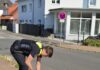 Polizei frischt Gelbe Füße in Seelze an Grundschulen auf, damit Kinder in Harenberg und Seelze-Süd sicherer zur Schule kommen