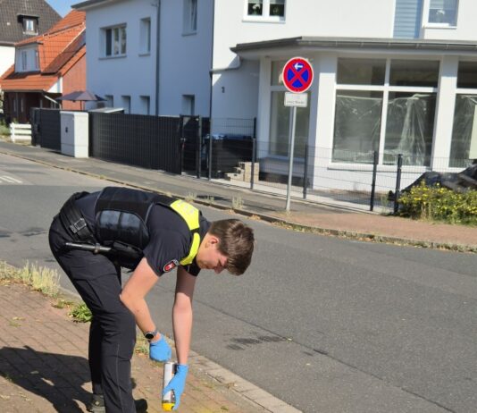 Seelze frischt gelbe Füße zum Schulanfang 2026 auf Polizei frischt Gelbe Füße in Seelze an Grundschulen auf, damit Kinder in Harenberg und Seelze-Süd sicherer zur Schule kommen