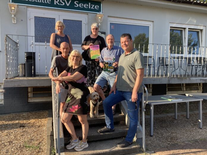Der Vorstand des RSV freut sich auf den 22.8. Vorn Jessika Zimmermann, 1. Vors. Frank Schünke, Mitte 2. Vors.Dieter, 3. Vors. Ralf Steckel, Oben Schriftwartin Kerstin Schünke, Ältestenrat Anja Hanschke RSV Seelze feiert am 22. August 2026 in Seelze sein Jubiläum mit Sport, Spiel und Kinderbasar ab 14 Uhr an der Hannoversche Straße 85