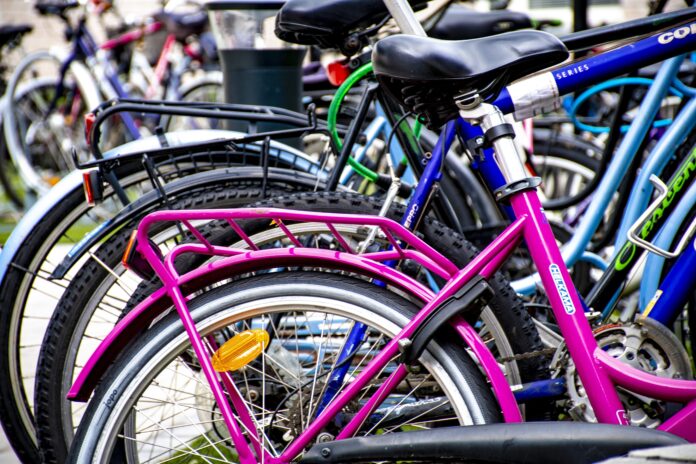 Fahrradversteigerung in Seelze: 23 Räder online Fahrradversteigerung in Seelze: Das Bürgerbüro bietet bis 12. September 23 Fundräder auf www.zoll-auktion.de an